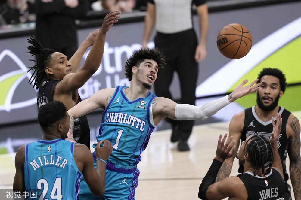 届亚细安足 届亚细安足